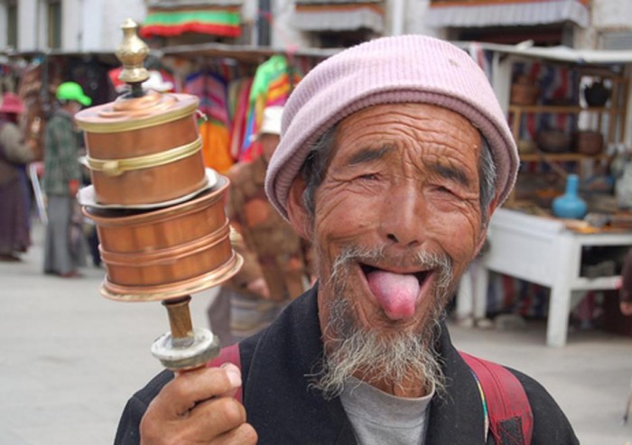 Обычай показывать язык в Тибете