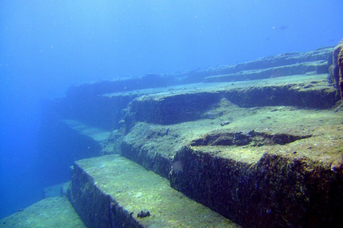 Пирамиды Йонагуни в Японии