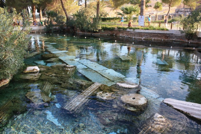 Бассейн Клеопатры в Памуккале, Турция