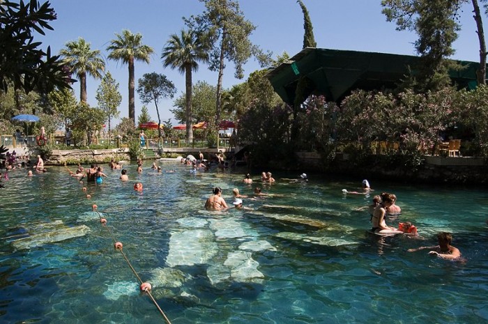 Бассейн Клеопатры в Памуккале, Турция