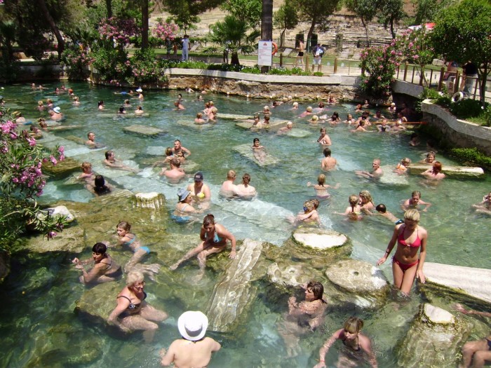 Бассейн Клеопатры в Памуккале, Турция